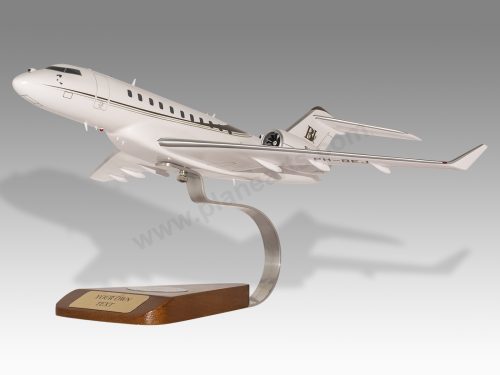 Bombardier Global 5000 Wood Handcrafted Replica Display Model